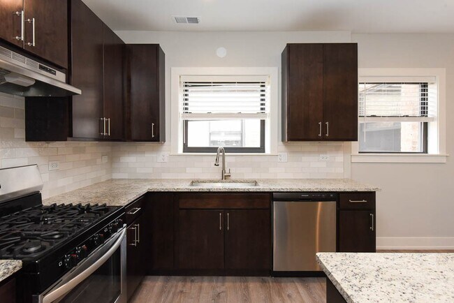 Foto del edificio - 1150 Maple Ave