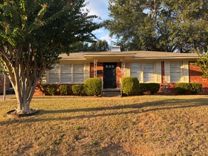 Building Photo - 1300 E Hankerson St