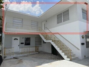 Building Photo - 913 NW 22nd Pl