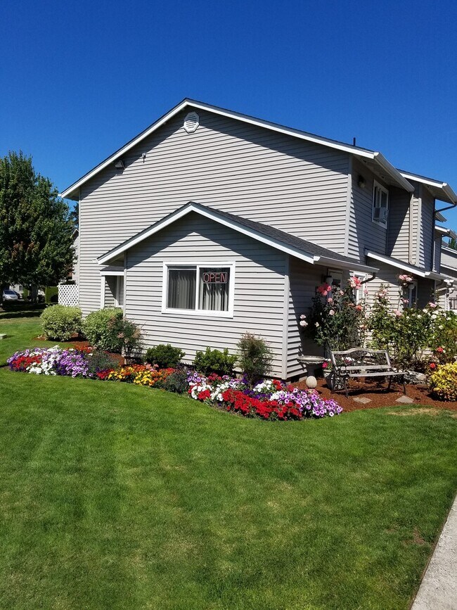Keizer Terrace Apartments 1813 Drexler Ln NE Keizer, OR Apartments