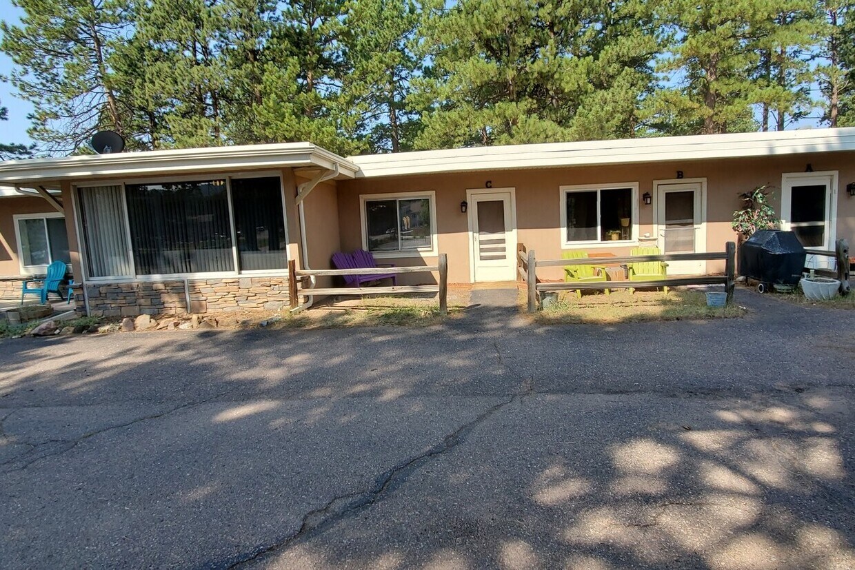 Primary Photo - Mountain Manor
