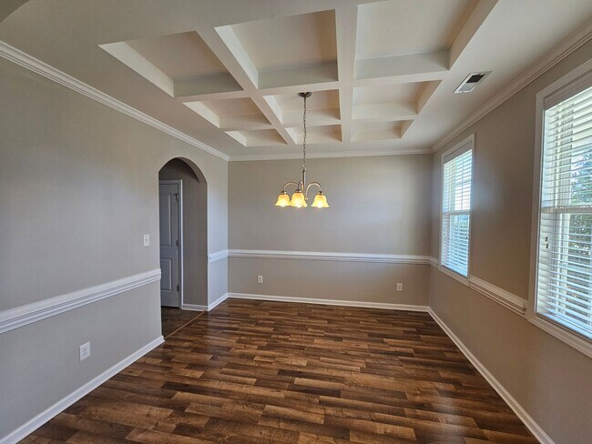 Building Photo - Marvelous 3 Bedroom Home in Lexington Plan...