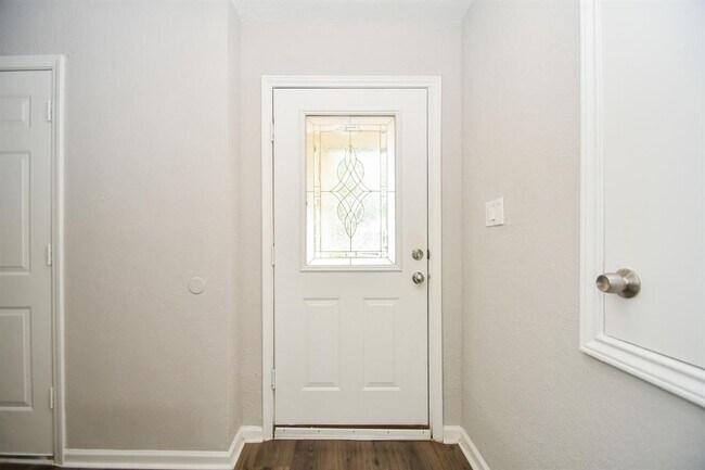 Building Photo - 2721 Carson Dr