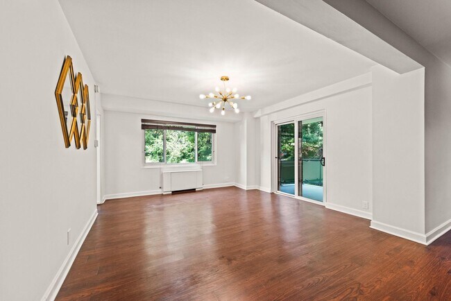 Foto del edificio - 4201 Cathedral Ave NW