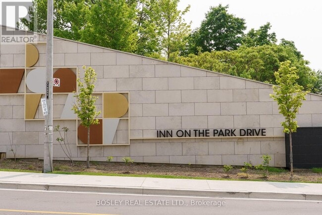Building Photo - 2001-2010 INN ON THE PARK Dr