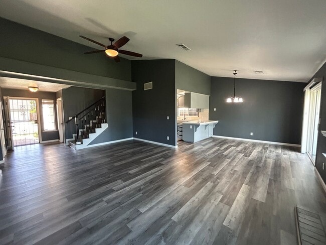 Building Photo - 3086 Beverly Ct
