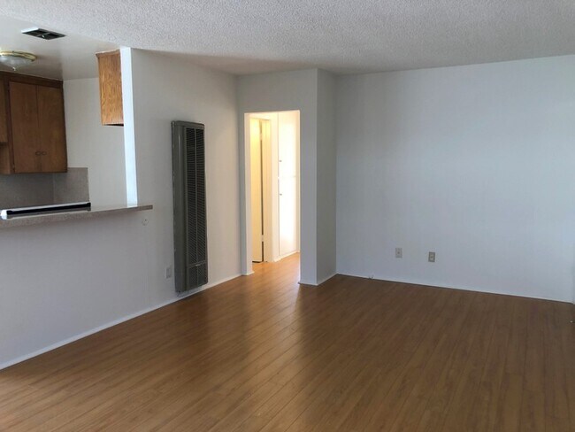 Building Photo - 1537 Torrance Blvd