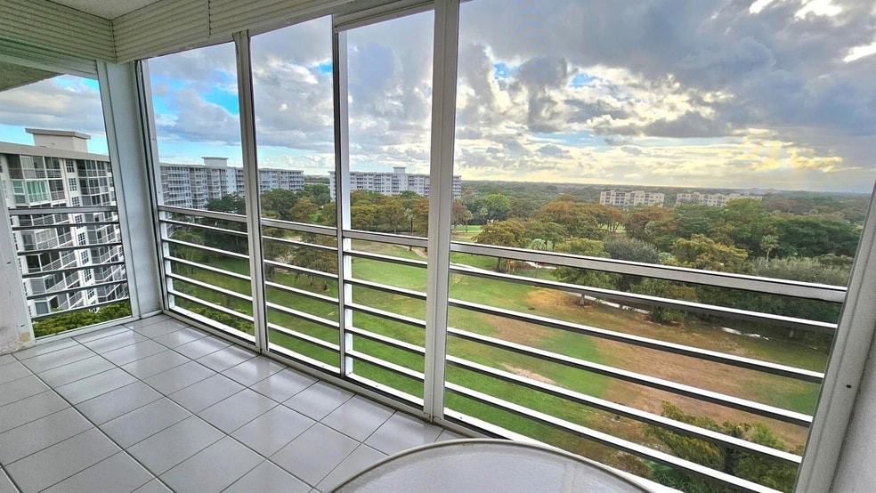 Photo - 575 Oaks Lane Unit 1010