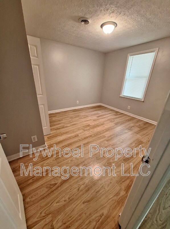 Foto del edificio - 118 N Poole St