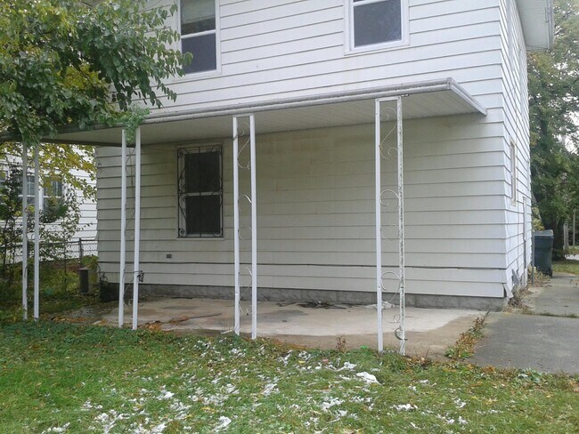 Building Photo - 331 Sumner St