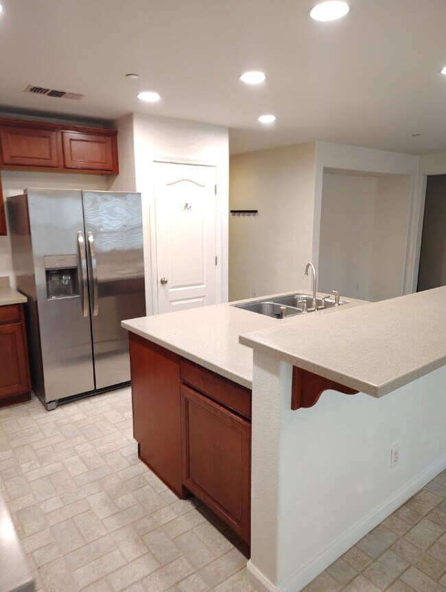 Building Photo - Bonus Office/Den, New Flooring, New Appliance, White Plantation Shutters throughout, Landscaped y...