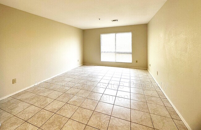 Foto del edificio - 16033 N 25th St