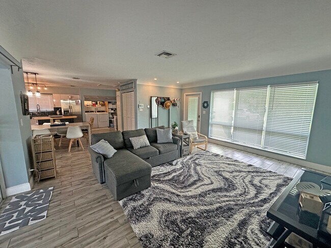 Foto del edificio - 2150 NE 52nd St