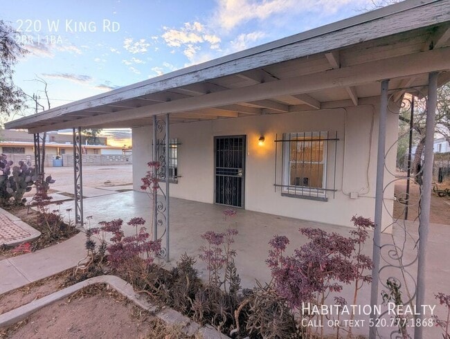 Photo - 220 W King Rd House