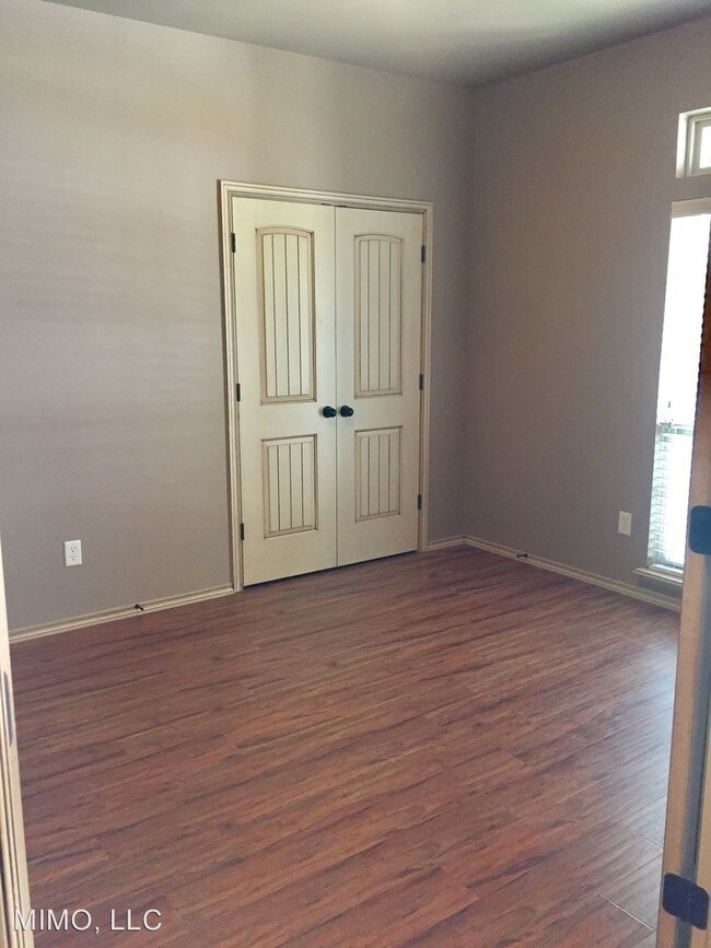 Building Photo - 700 Drover Ln