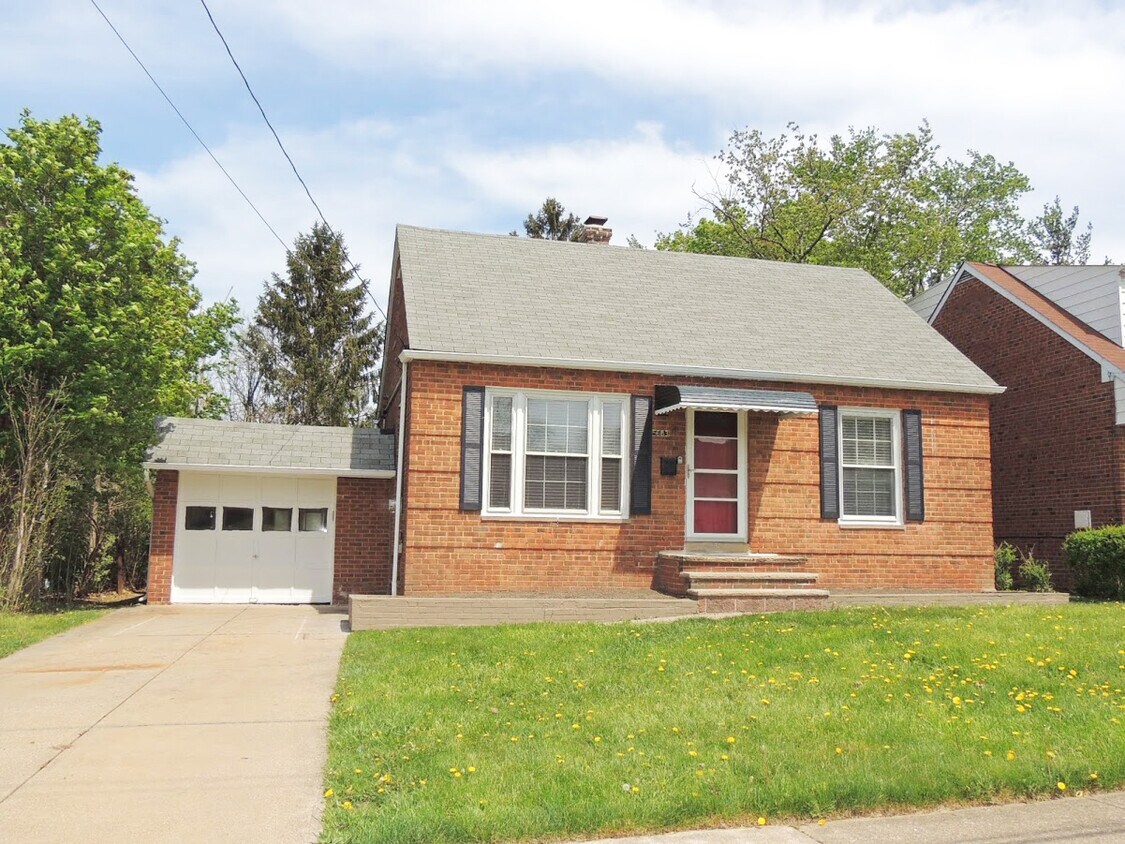 Foto principal - 3 Bed - 1 Bath Cape Cod for Rent!