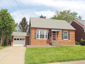 Building Photo - 5683 Wellington Rd