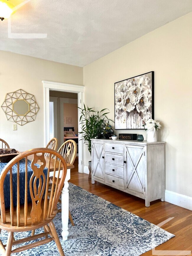 Foto del edificio - HUGE 3 bed duplex in the heart of Oak Square!