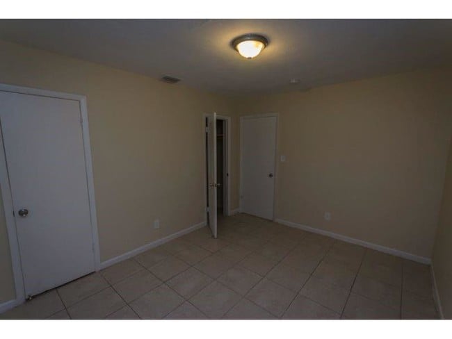 Building Photo - 1041 NW 27th Ave