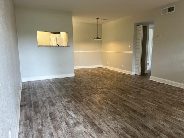 Building Photo - 2588 Riverside Dr