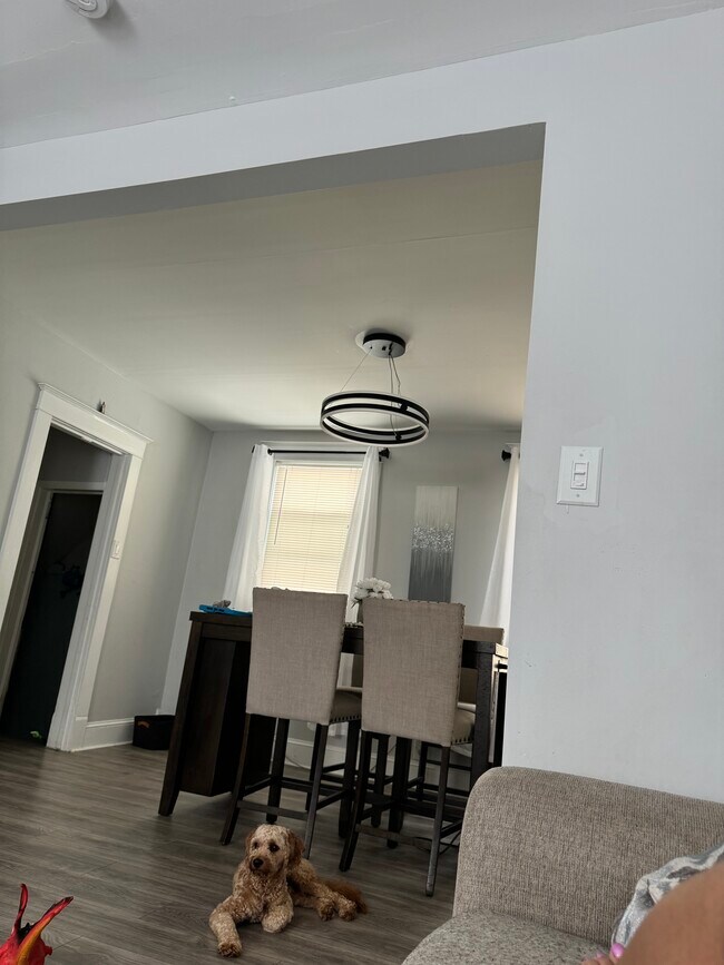 Building Photo - 19 Maple St