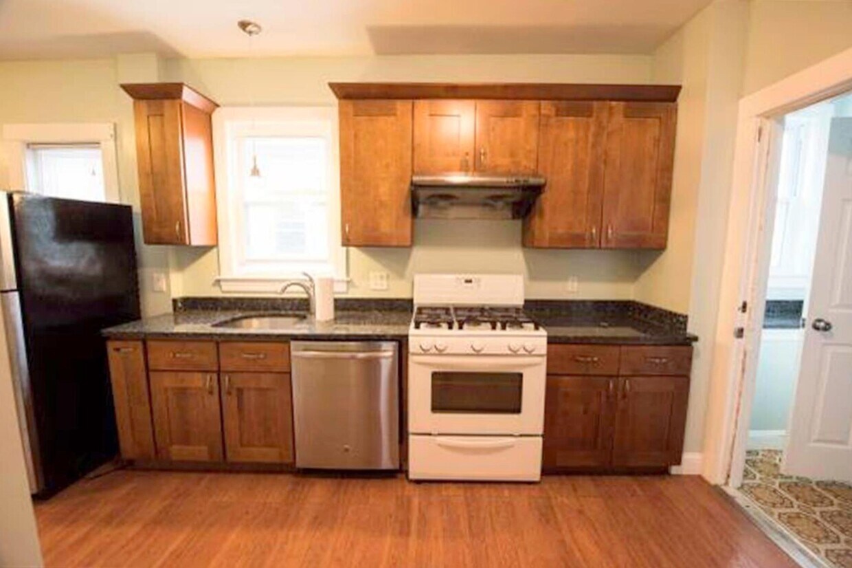 Primary Photo - 36 Bowen Ave