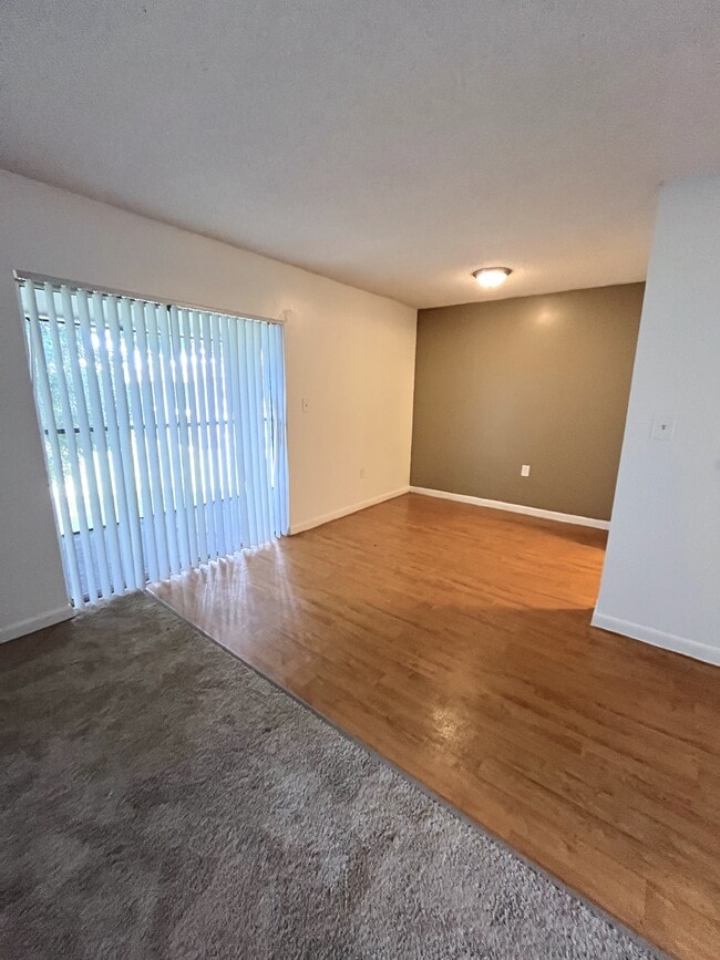 Building Photo - 2537 N Alafaya Trail