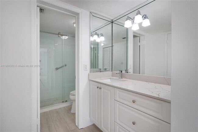 Building Photo - 9225 SW 87th Ave