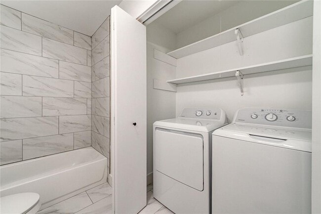 Foto del edificio - 1060 Mathews Ct