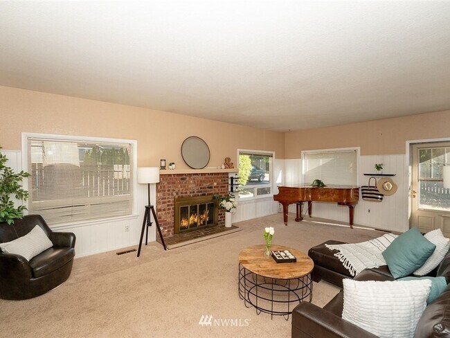 Building Photo - 3 Bedroom Single Family Home in Lynnwood