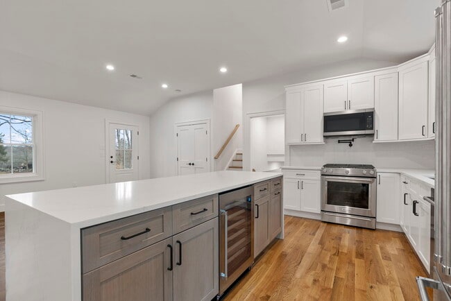 Building Photo - 52 Curtis Rd