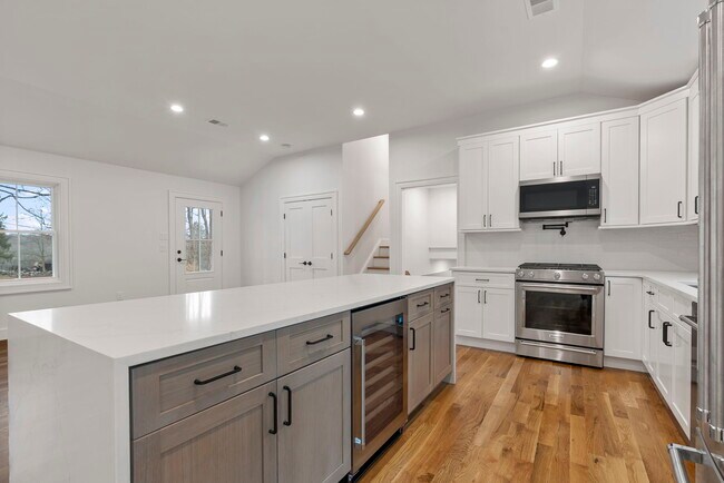 Foto del edificio - 52 Curtis Rd