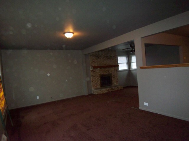 Building Photo - 612 E Devon Ave
