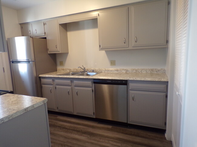 Kitchen - 506 Deer Lick Pl
