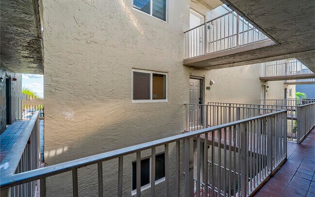 Building Photo - 10000 NW 80th Ct