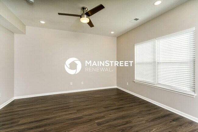 Foto del edificio - 3 Bedroom Pet-Friendly Home in Jeffersonville, IN with Main Street Renewal