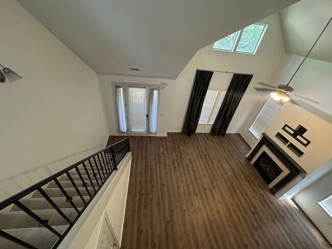 Foto del edificio - 1343 Island Pl E