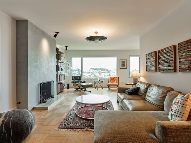 Foto del edificio - Forest Knolls: Luxuriously Remodeled Singl...