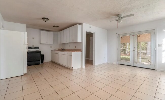 Foto del edificio - 6458 Pinebrook Dr