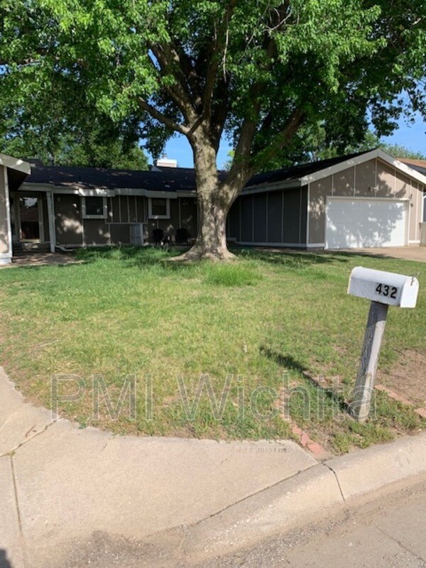 Building Photo - 432 S Robin Rd