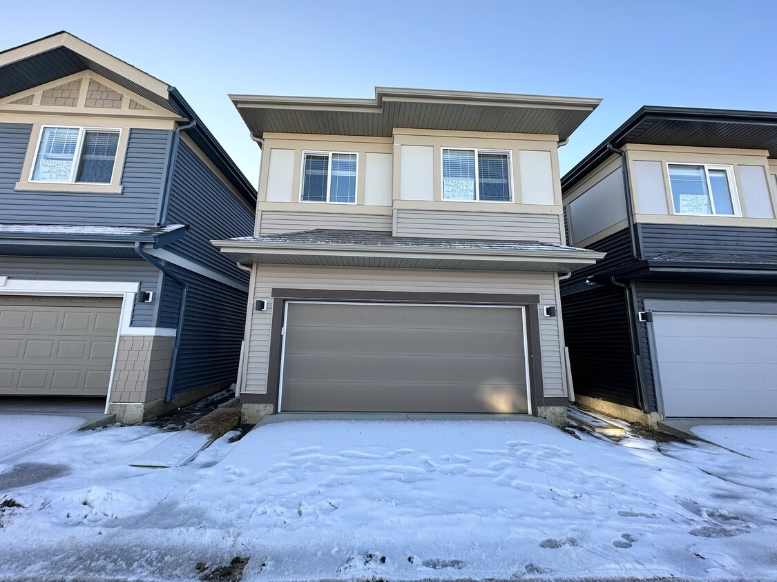 Photo principale - 20736-20724 24 Ave NW