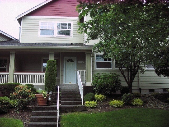 Primary Photo - DUPONT! 3 BEDROOM 2.5 BATH CONDO WITH 2 CA...