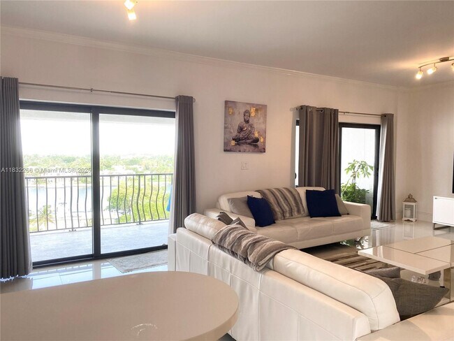 Foto del edificio - 5415 Collins Ave