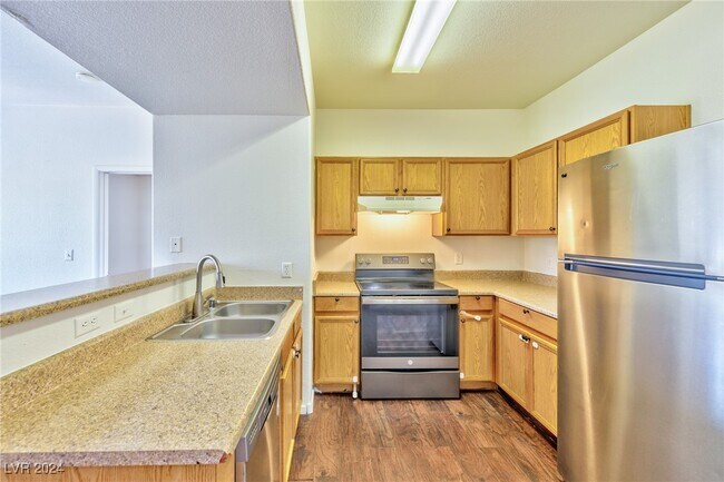Foto del edificio - 2071 Hussium Hills St