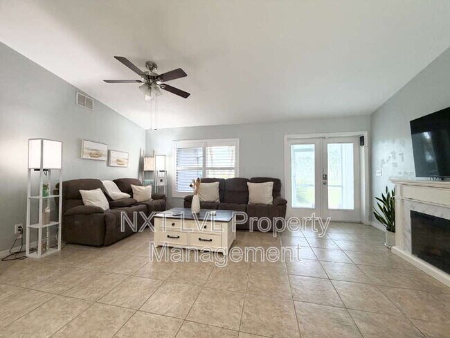 Building Photo - 4213 SW 15th Ave