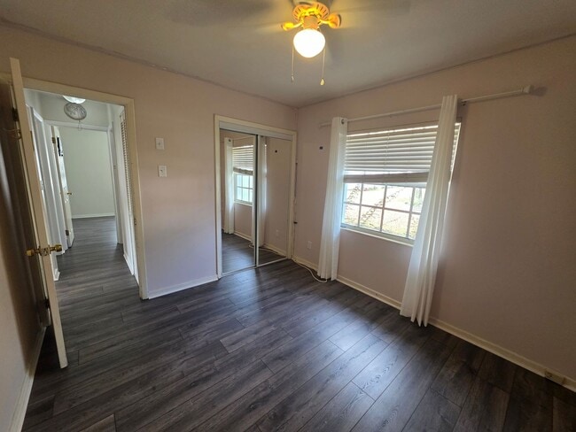 Building Photo - Spacious 5 Bedroom Home with Pool in Crystal Lake Homesites