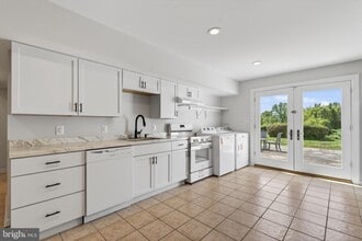 Building Photo - 740 Kentland Dr