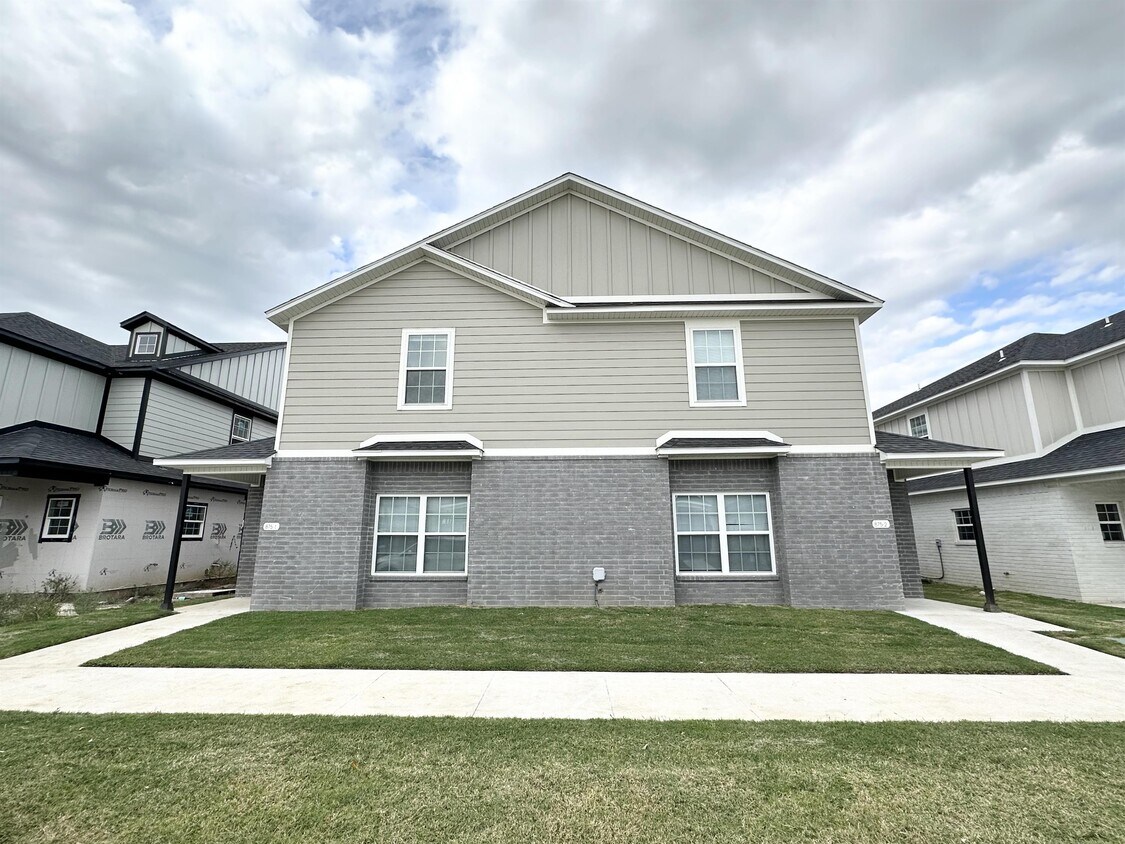 Foto principal - 875 S Amarillo Ave