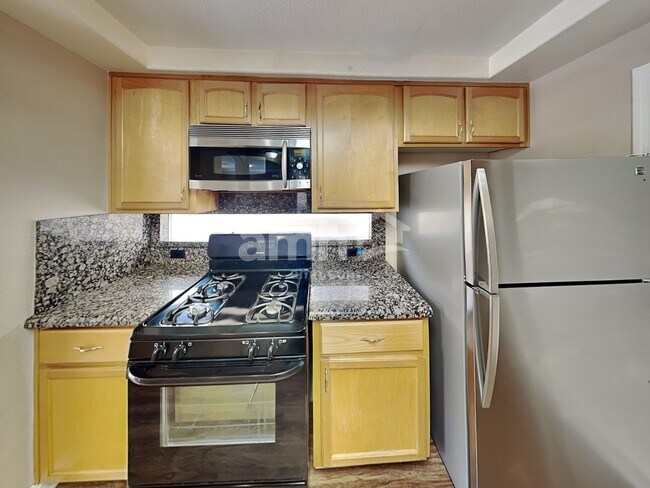 Foto del edificio - 9740 Powell Plateau Ct