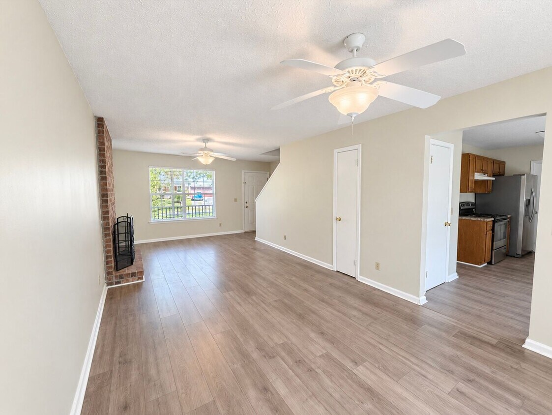 Building Photo - 61 Whippoorwill Ln E